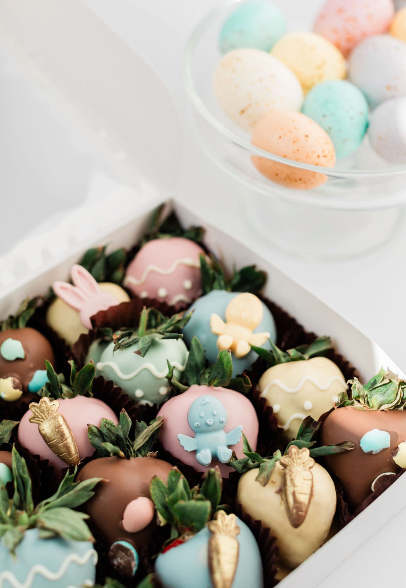 Easter Chocolate Dipped Strawberries