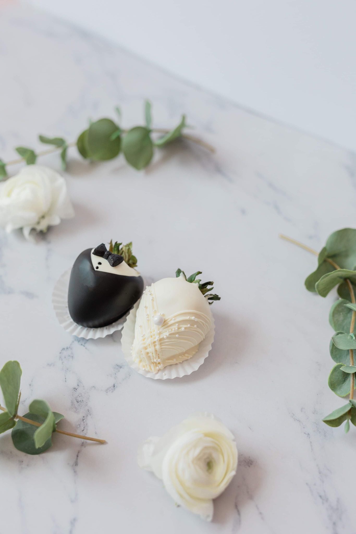 Bride/Groom Chocolate Strawberry Favours